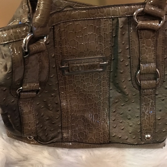 PRICE DROP Guess Handbag - Picture 1 of 1