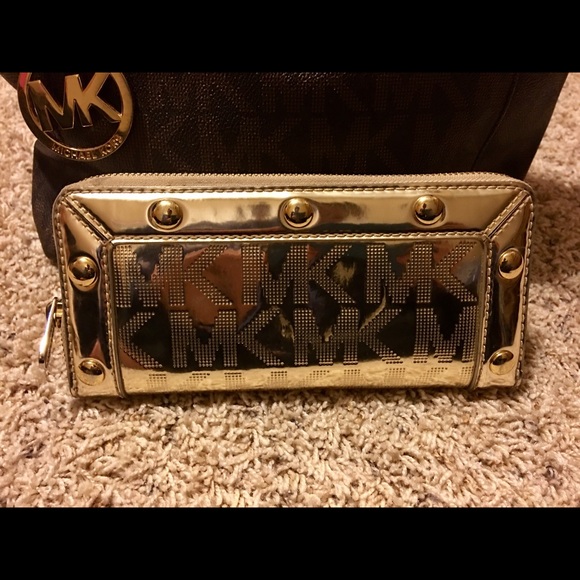 Michael Kors gold wallet!✨
