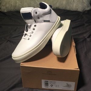 Clear Weather- Men's One Ten Mid Top Sneaker.