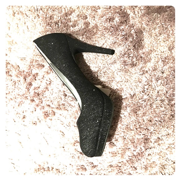 Black, glittered speckled heel.