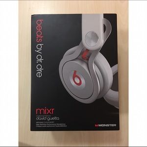 Beats by Dre 'Mixr by David Guetta'