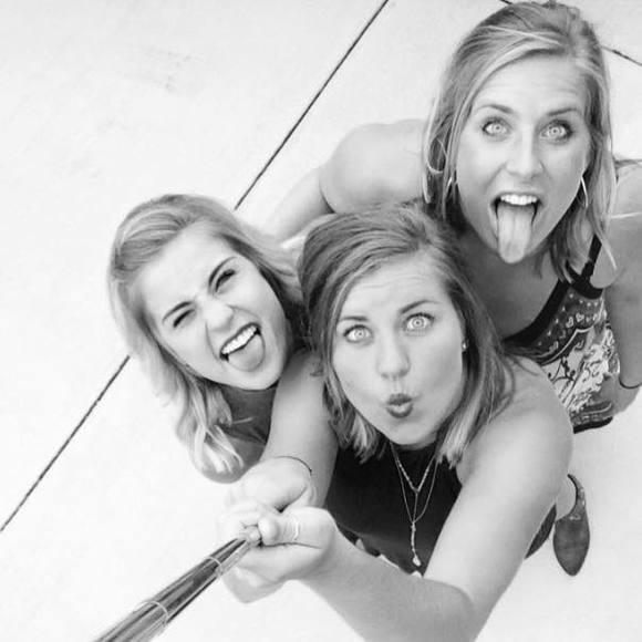 Meet your Posher, Nicole - Picture 1 of 1