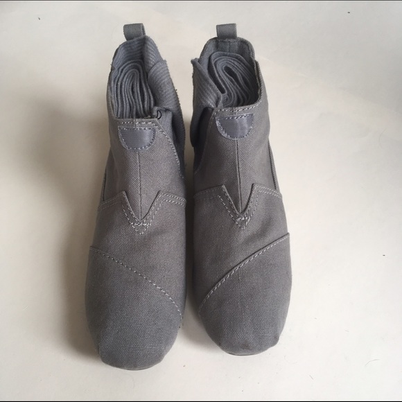 Rare Womens TOMS sz 7 Wrap Boots