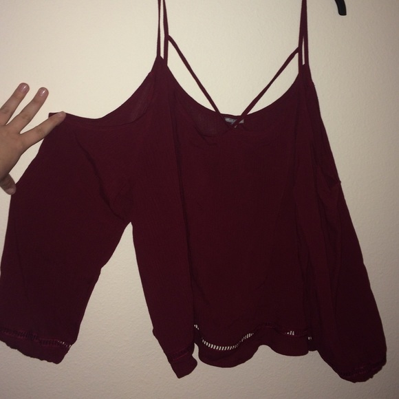 Long sleeve cold shoulder shirt