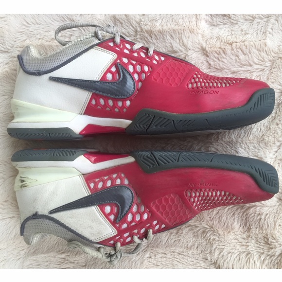 Nike pink shoes - Picture 3 of 4