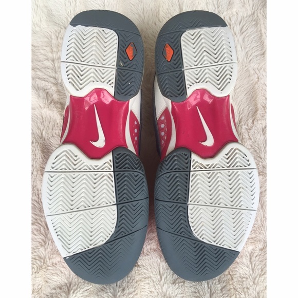 Nike pink shoes - Picture 4 of 4