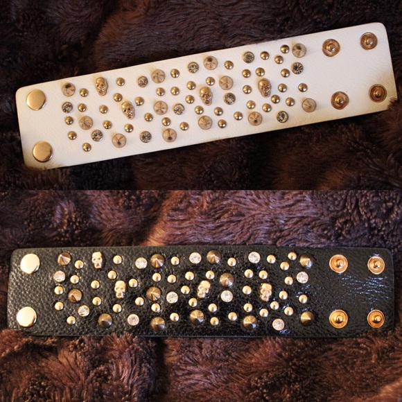 NWT Black Gold Studded Skull Wristband - Picture 3 of 4