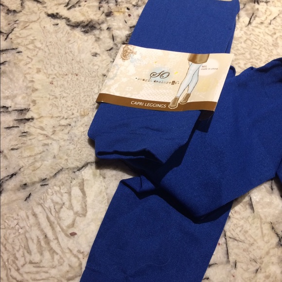 Brand new blue Capri leggings