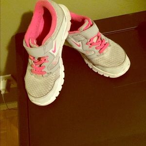 Girls nike sneakers