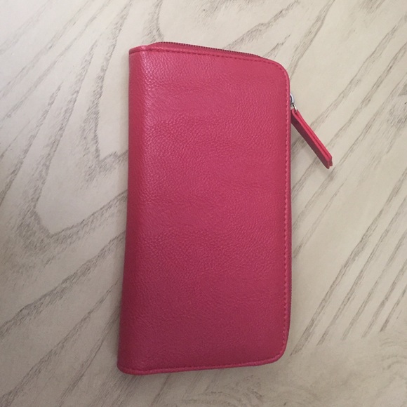 🍒Nine West 🍒Wallet Color Red🍒 - Picture 2 of 3