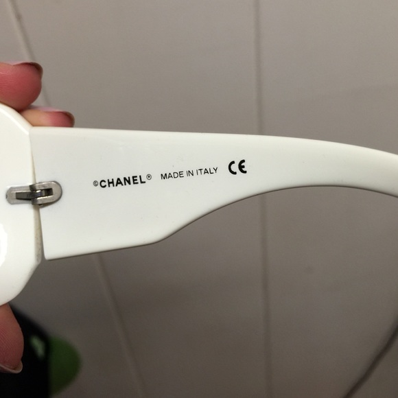 Sunglasses - Picture 3 of 4