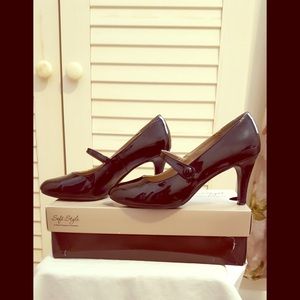 Soft Style black patent maryjanes