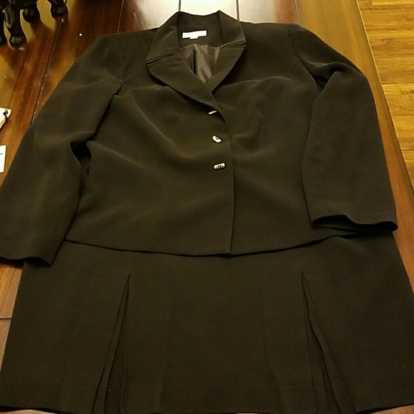 Women's size skirt suit