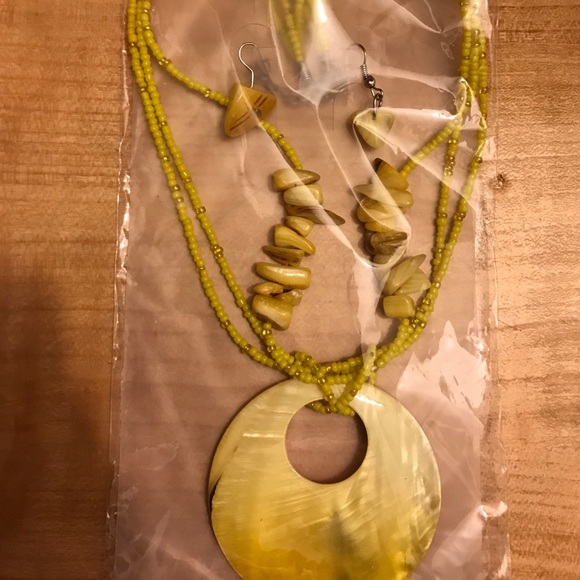 Necklace & earrings set