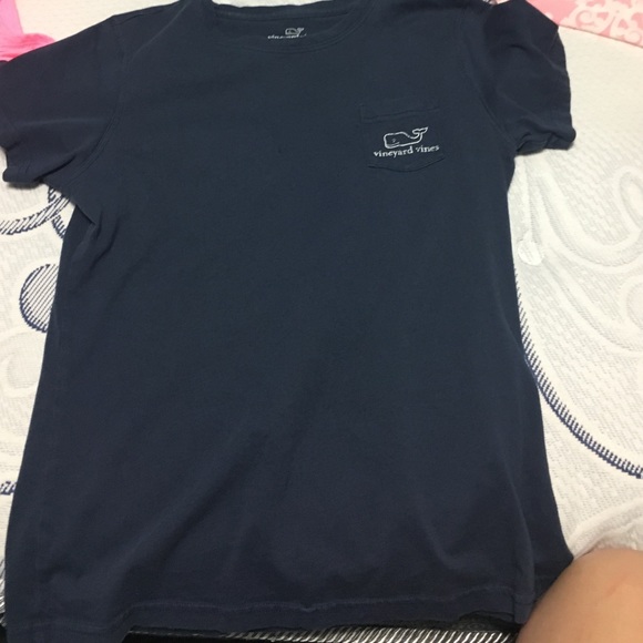 Vineyard vine t shirt