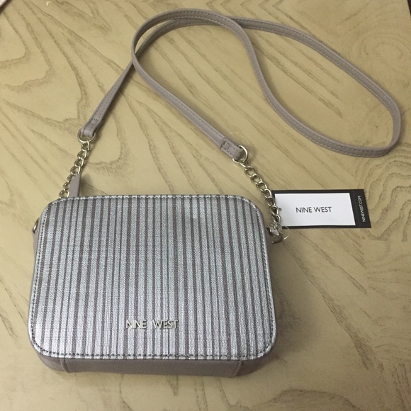 🍒Nine West 🍒Shoulder Bag 💼 Color Beige Silver