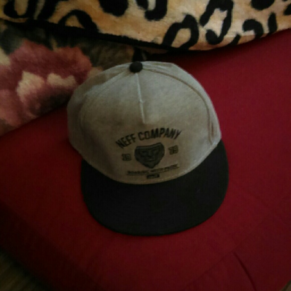2 snapbacks - Picture 4 of 4