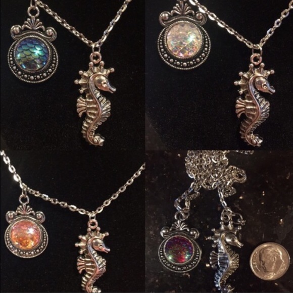 🌀4 COLORS !! SEAHORSE & MERMAID SCALES NECKLACE🌀 - Picture 4 of 4