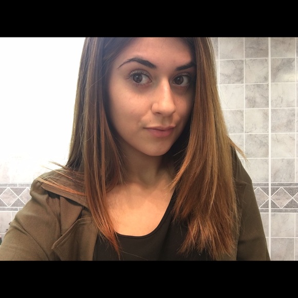 Meet your Posher, Laura - Picture 1 of 1