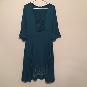Blue/green dress with 3/4 sleeves and pockets