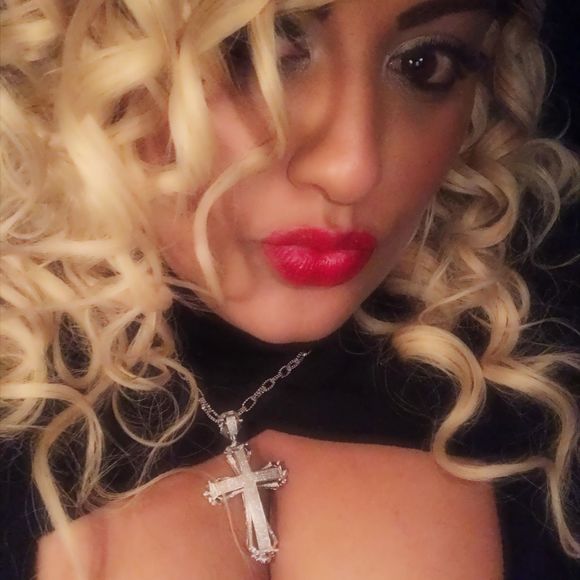 Meet your Posher, Monica