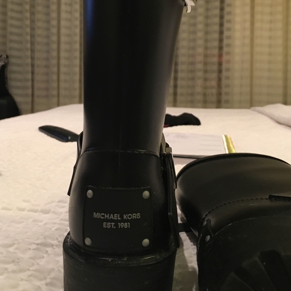 Michael Kors rain boots - Picture 2 of 7