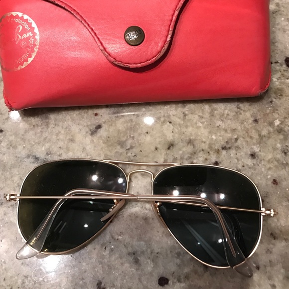 Blue mirrored rayban sunnies