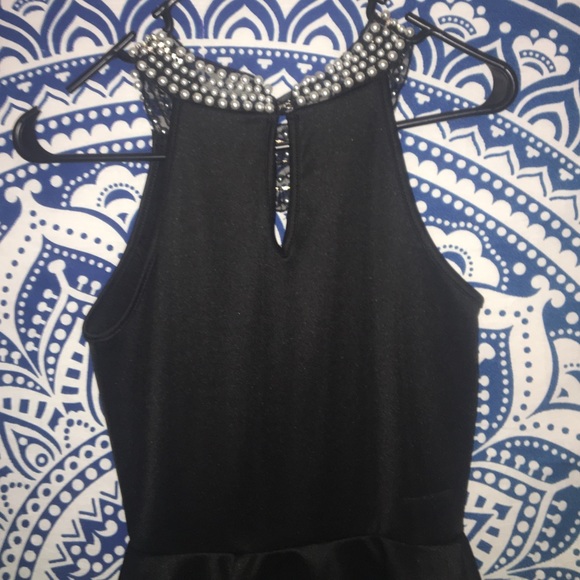 BLACK PEARL COLLARED PEPLUM DRESS - Picture 2 of 4