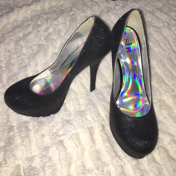 Black glittery heels from Shi
