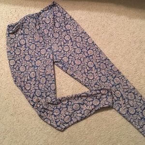 Lularoe tall and curvy leggings.