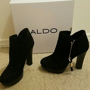 Beautiful Aldo Suede Black Booties!!!! NWOT.