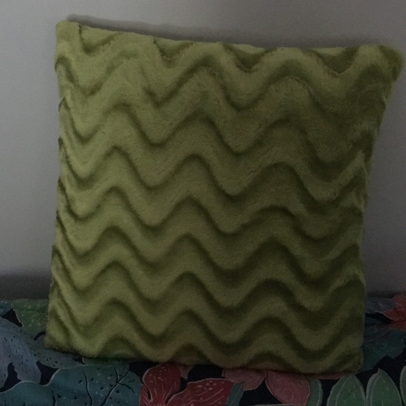 Two colorful coushions - Picture 3 of 3