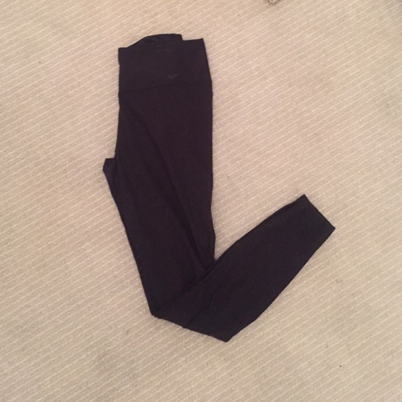 Black Nike leggings