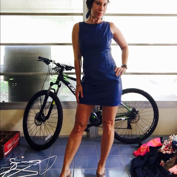 Gifted. leatherish dress, zips in back fully lined - Picture 2 of 4