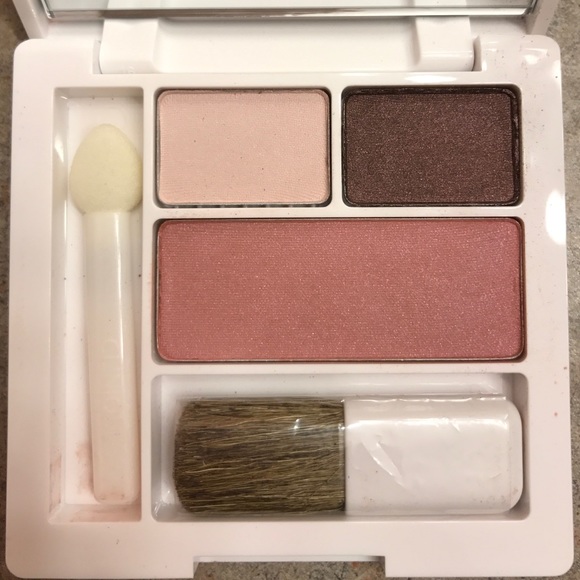 Clinique eyeshadow duo with blush.