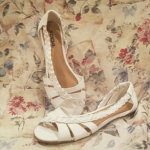 White sandals with rope detail, open toe