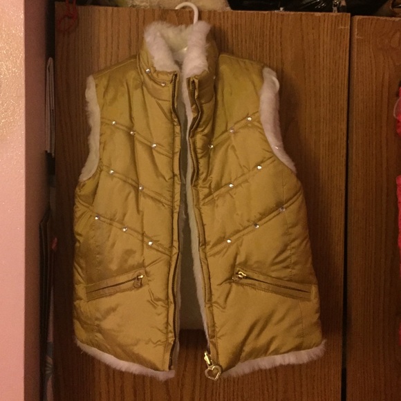 Children place lightly used gold vest!