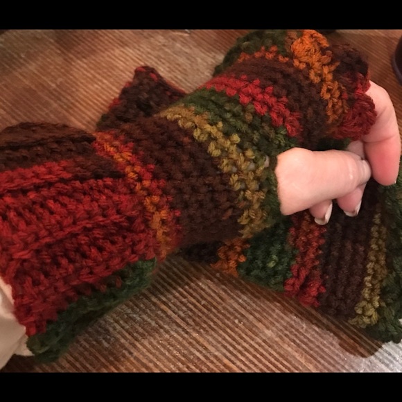 Messy Bun Beanies, Matching Gloves Coming SOON - Picture 3 of 3