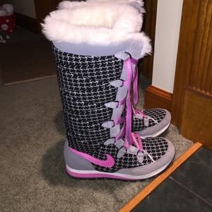 RARE Nike Snow boots! ladies size 9