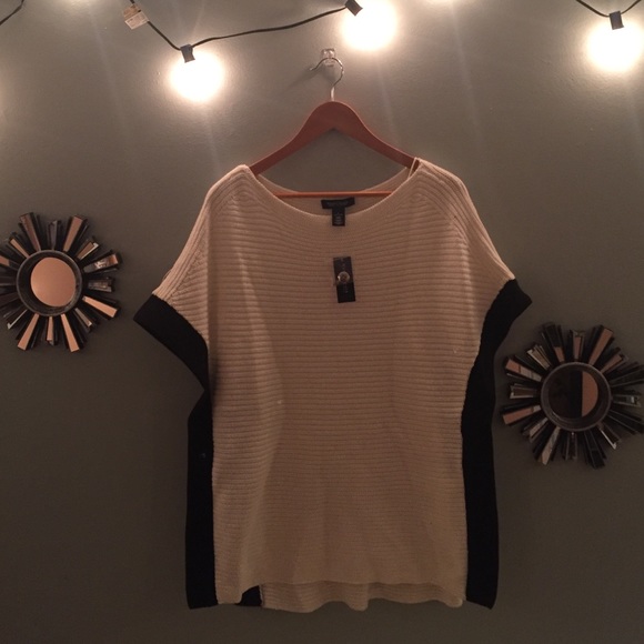 Black & White Short Sleeved Sweater - Picture 1 of 4