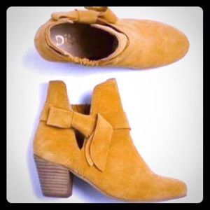 mustard bootie