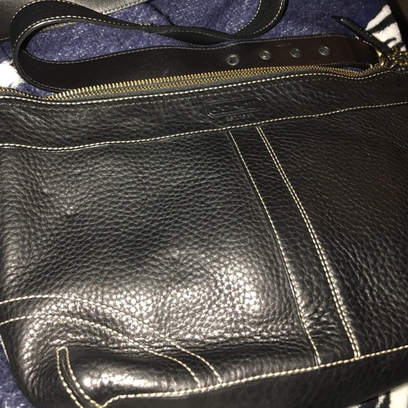 COACH 🐾black leather purse - Picture 2 of 3