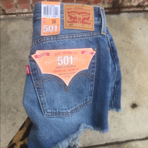 NWT Levi's 501 cutoff shorts, medium wash - Picture 3 of 3