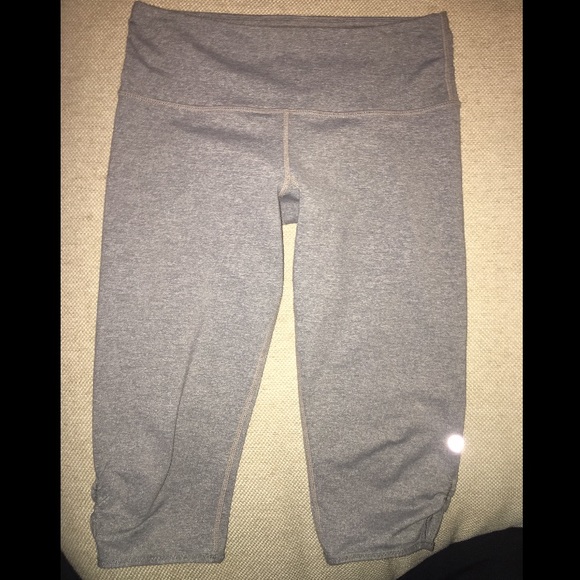 New Lululemon grey shorts knee pants sz 4