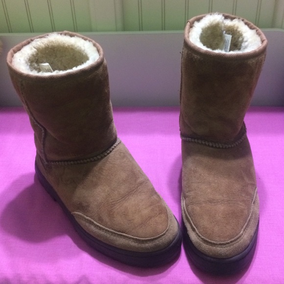 UGG Short Ultra Boots in Chestnut