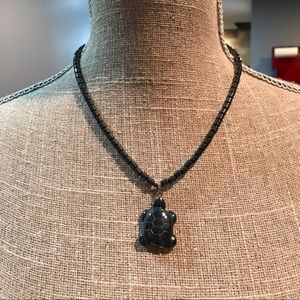 Turtle necklace. Dark gray/ black.