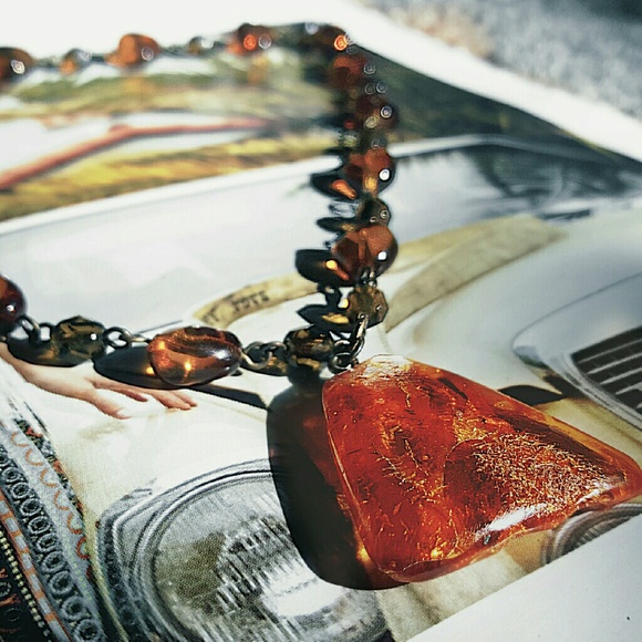 1970's Healing Amber Pendant de Poland Boho Scene! - Picture 1 of 2