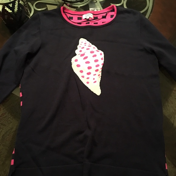 Crown and IVY sweater size small