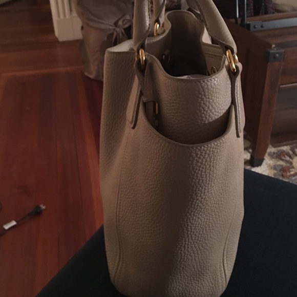 Beautiful tan bag purchased at Prada in Florence - Picture 3 of 3