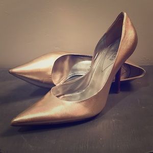 Antique silver Guess pumps
